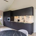 Eco In Latour By Scenic Pond