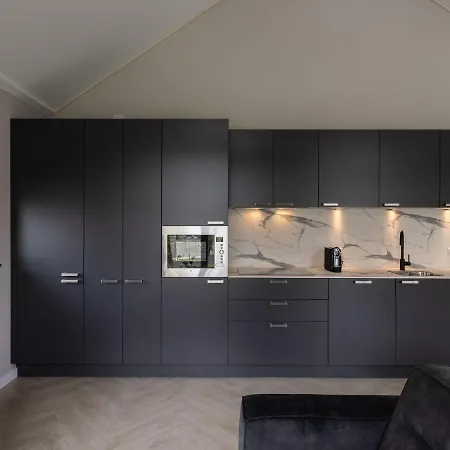 Eco In Latour By Scenic Pond Semesterbostad *