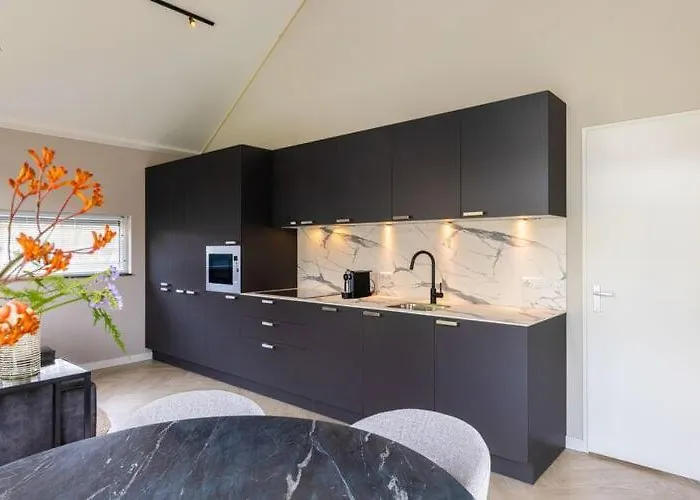 Eco In Latour By Scenic Pond