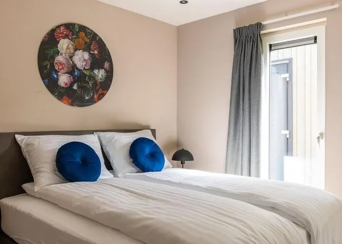 Eco In Latour By Scenic Pond *