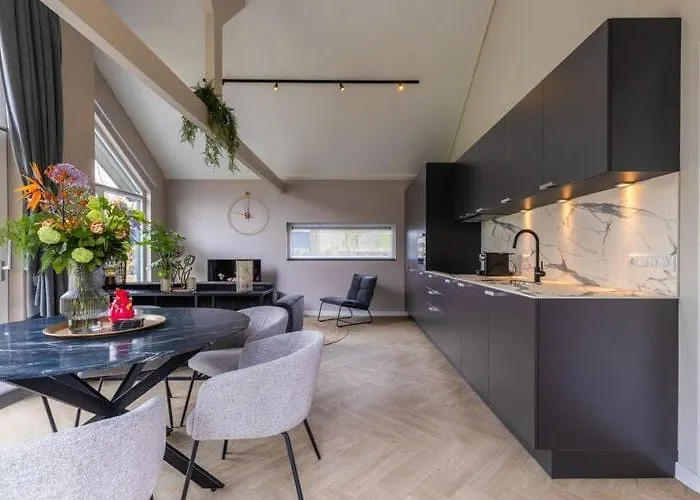 Eco In Latour By Scenic Pond Oirschot